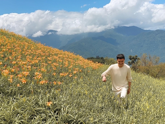 Quang Vinh điển trai, đi ngắm hoa kim châm ở Đài Loan-6