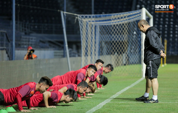 HLV Park Hang Seo yêu cầu tuyển thủ Việt Nam phải làm hai điều này để chuẩn bị thể lực đấu Thái Lan-2