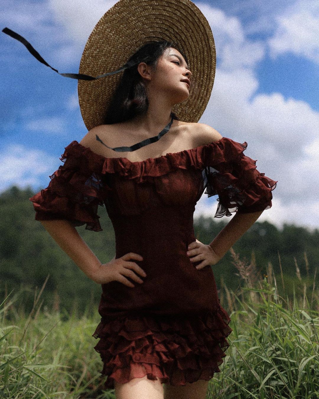 Cùng diện một kiểu váy sexy, Bảo Anh hay gái hai con Phạm Quỳnh Anh sẽ giành phần thắng?-1