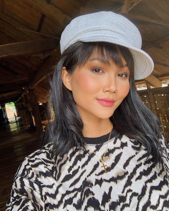 Khoe mặt mộc sương sương”, H’Hen Niê lại gây chú ý vì kiểu makeup tàn nhang giả cực tây-4