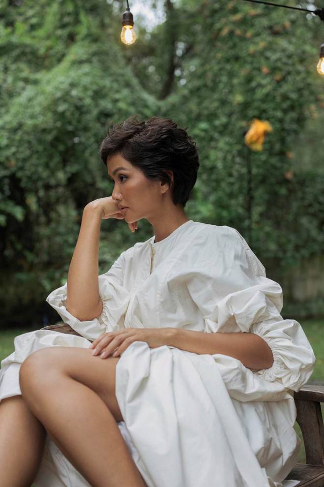 Khoe mặt mộc sương sương”, H’Hen Niê lại gây chú ý vì kiểu makeup tàn nhang giả cực tây-7