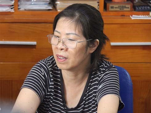 Bà Nguyễn Bích Quy đón trẻ ở trường Gateway bị bắt tạm giam