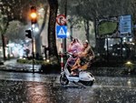 Về quê nghỉ lễ 2/9: Trời Hà Nội mưa như trút nước, đường Sài Gòn chật cứng, người dân chen nhau mua vé ở bến xe-39