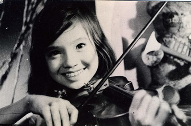 Khó nhận ra em bé Hà Nội” Lan Hương một thời: Gương mặt khác lạ, vòng 1 o ép căng đầy ở tuổi 56-6