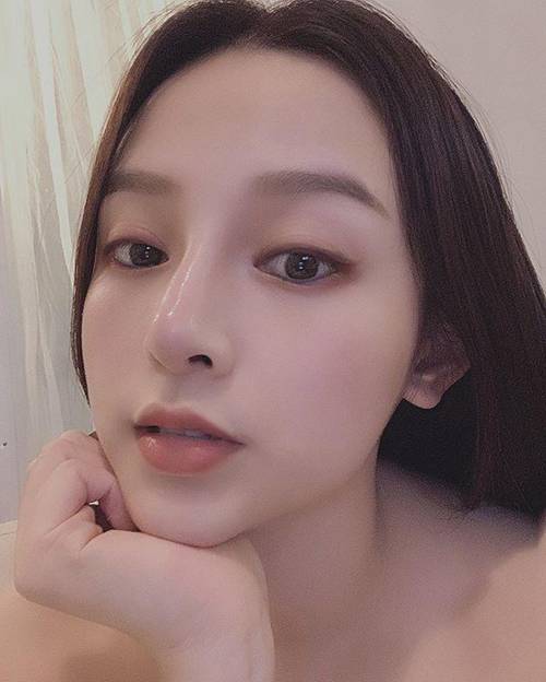 Đã trẻ đẹp không đối thủ, Huyền Baby còn hack tuổi” với tóc mái bằng hệt cô em 18-1