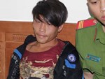 Clip vụ cướp tiền ở Lào Cai: Nữ nhân viên bị kề dao sát cổ khi đang chui dưới gầm bàn-2