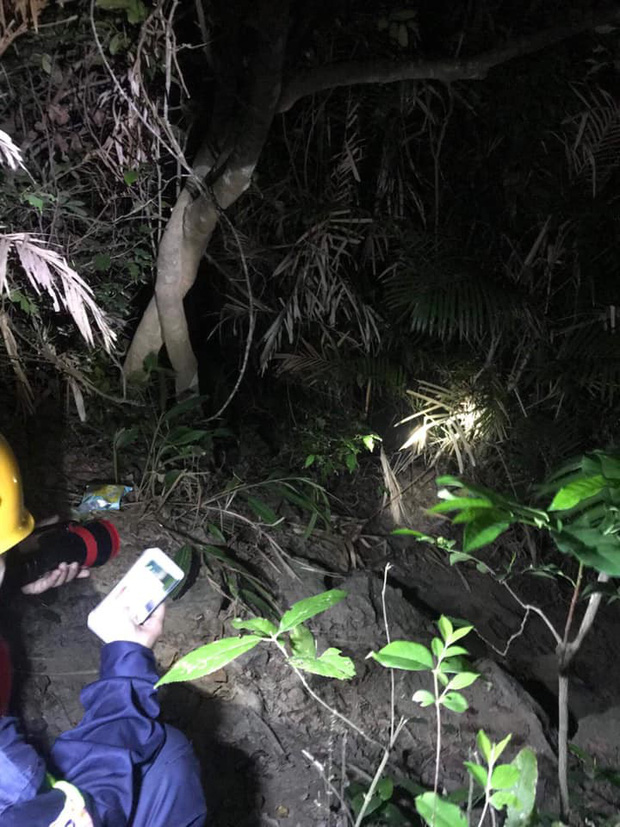 Ứng cứu nhóm du khách đi lạc tại bán đảo Sơn Trà, nam thanh niên rơi xuống vực sâu tử vong-2