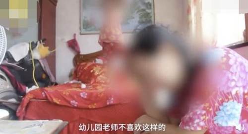 Mẹ giữ con gái ở nhà không cho đi học, 8 năm sau đứa bé nhận bi kịch-3