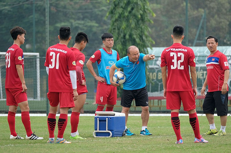 Văn Thanh, Hồng Duy khoe kiểu tóc mới trước trận đấu với Thái Lan-1