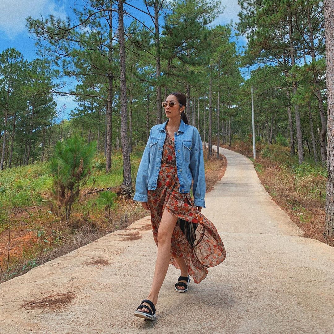 Vụ đụng hàng của 2 nàng tỉ muội Vbiz: Người 2 con khoe chân triệt để, kẻ độc thân mặc kín bất ngờ-2