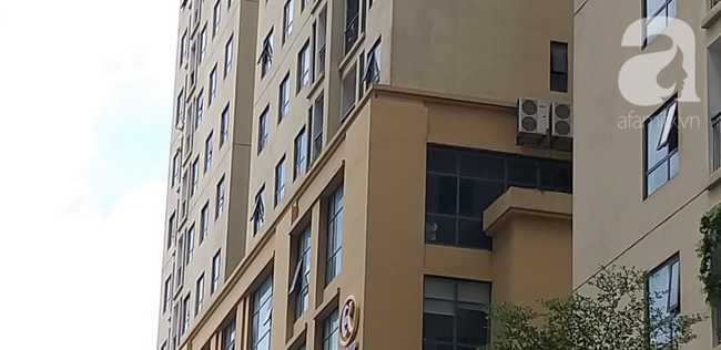 Cây lau nhà từ tầng 17 rơi trúng đầu bé trai đang đi chơi với bà dưới sân chung cư-7