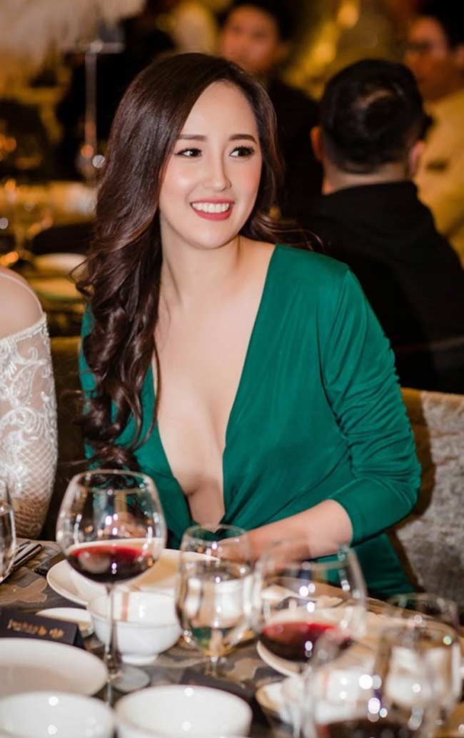 Hoa hậu Việt Nam nghiện váy khoe cơ thể: Người bị chê lố, kẻ được khen quyến rũ-14