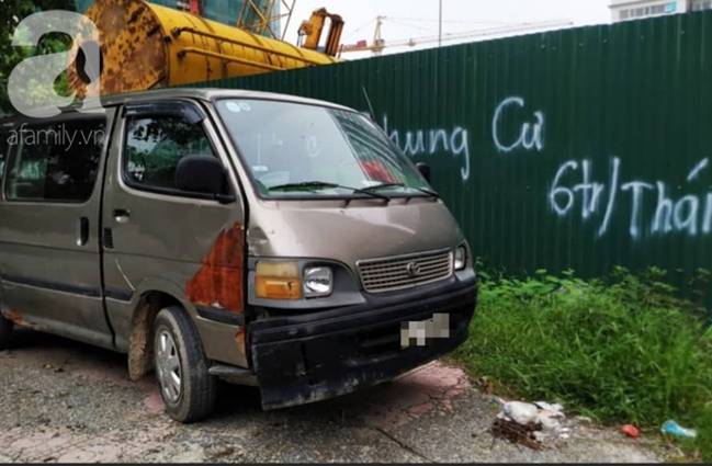 Cận cảnh nhiều xe sang hiệu Mercedes, BMW, Camry hết đát bị vứt bỏ trên vỉa hè Hà Nội-12