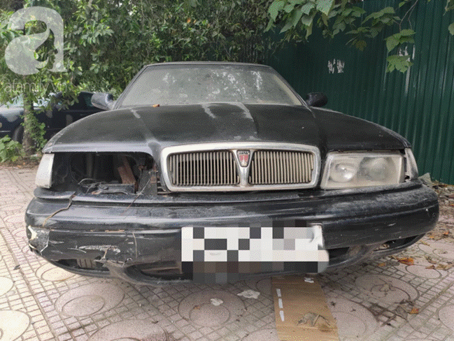 Cận cảnh nhiều xe sang hiệu Mercedes, BMW, Camry hết đát bị vứt bỏ trên vỉa hè Hà Nội-9