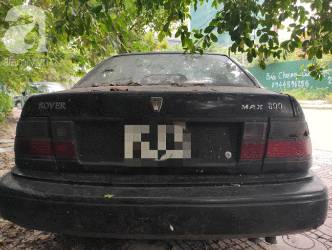 Cận cảnh nhiều xe sang hiệu Mercedes, BMW, Camry hết đát bị vứt bỏ trên vỉa hè Hà Nội-10