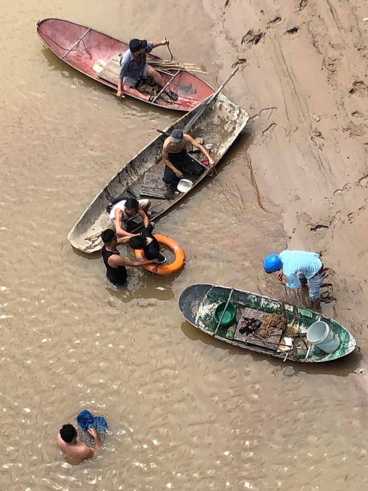 Bắc Giang: Người mẹ gửi con nhỏ 6 tháng tuổi cho người dân rồi bất ngờ nhảy cầu tự tử-1