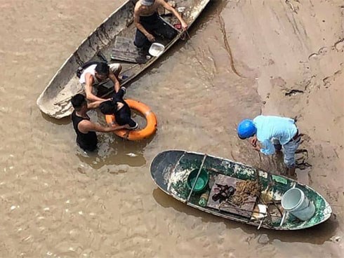 Bắc Giang: Người mẹ gửi con nhỏ 6 tháng tuổi cho người dân rồi bất ngờ nhảy cầu tự tử