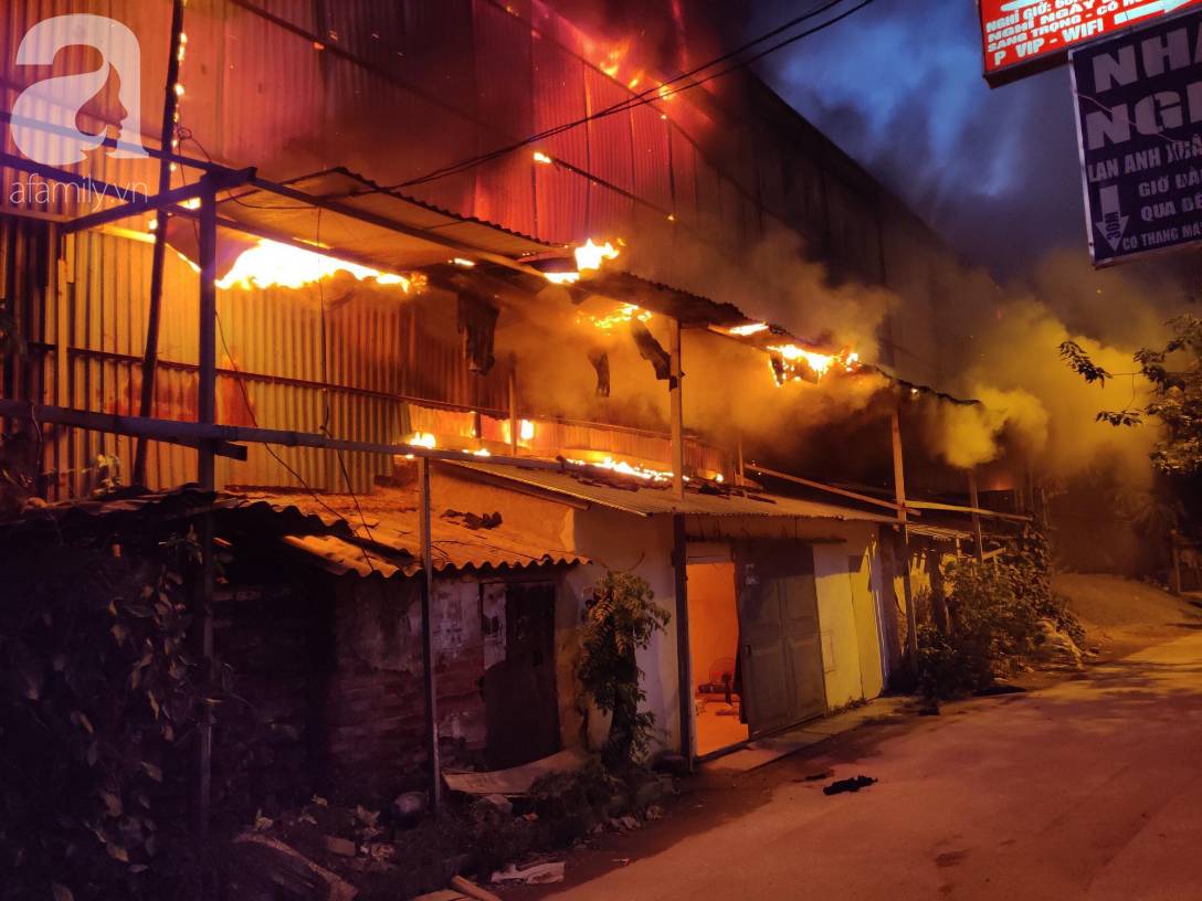 Hà Nội: Đang cháy lớn tại ngõ Khương Đình, hàng trăm người dân tháo chạy tán loạn-1