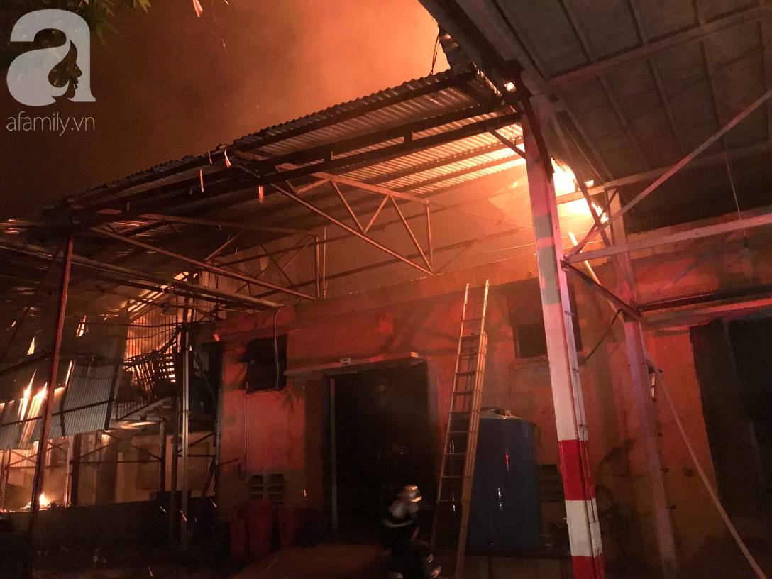 Hà Nội: Đang cháy lớn tại ngõ Khương Đình, hàng trăm người dân tháo chạy tán loạn-2