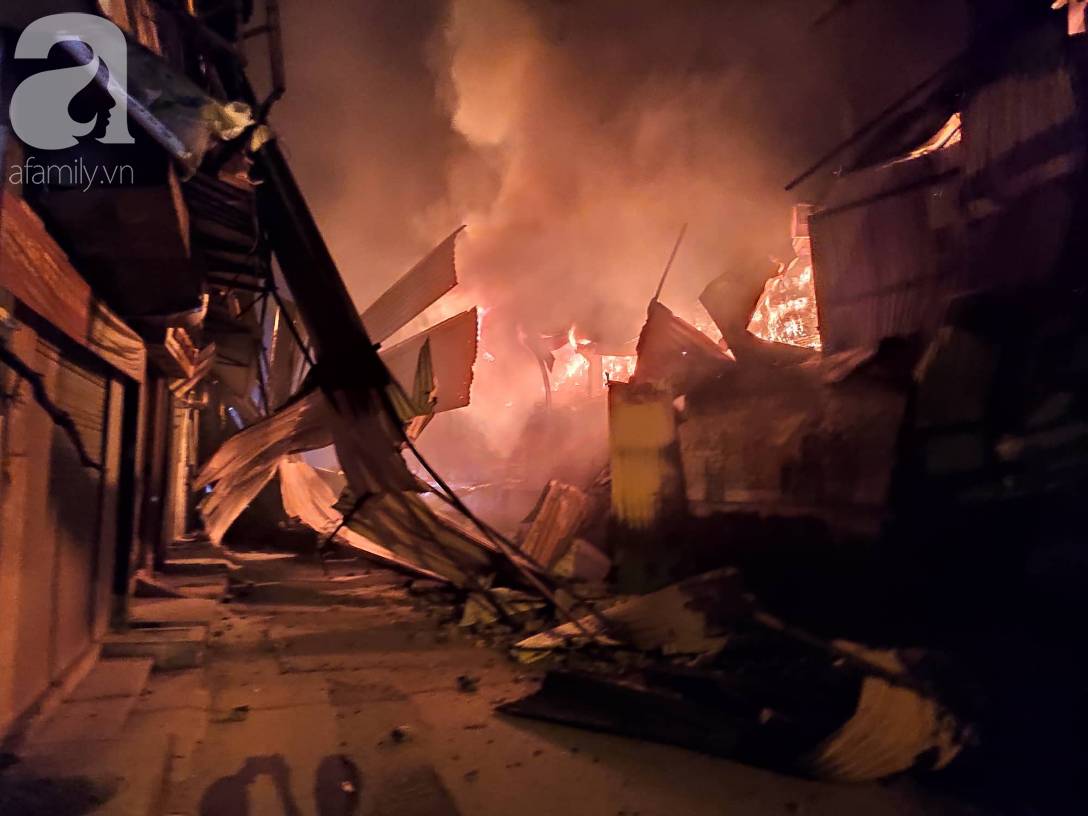 Hà Nội: Đang cháy lớn tại ngõ Khương Đình, hàng trăm người dân tháo chạy tán loạn-3