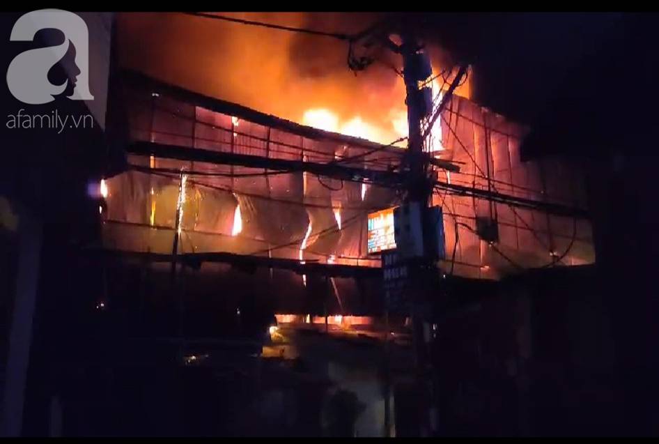 Hà Nội: Đang cháy lớn tại ngõ Khương Đình, hàng trăm người dân tháo chạy tán loạn-15