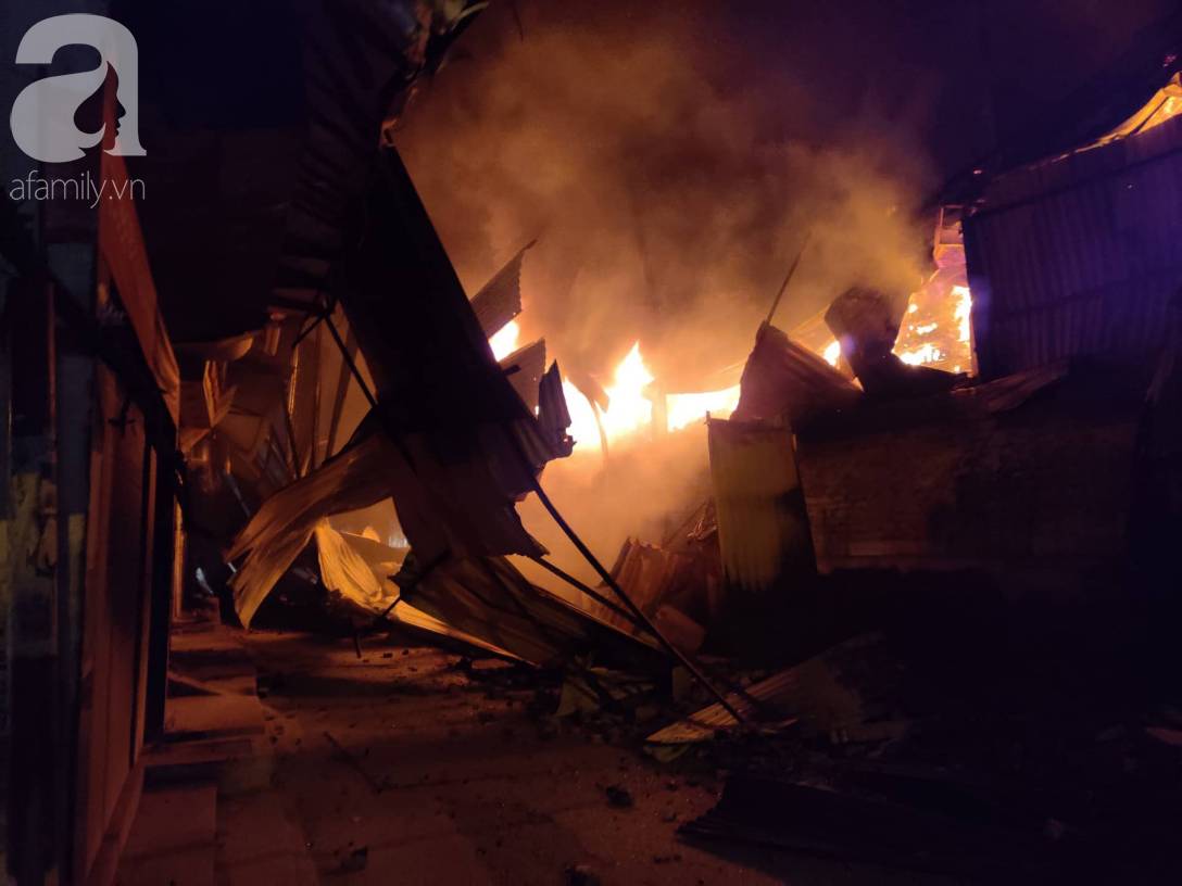 Hà Nội: Đang cháy lớn tại ngõ Khương Đình, hàng trăm người dân tháo chạy tán loạn-7