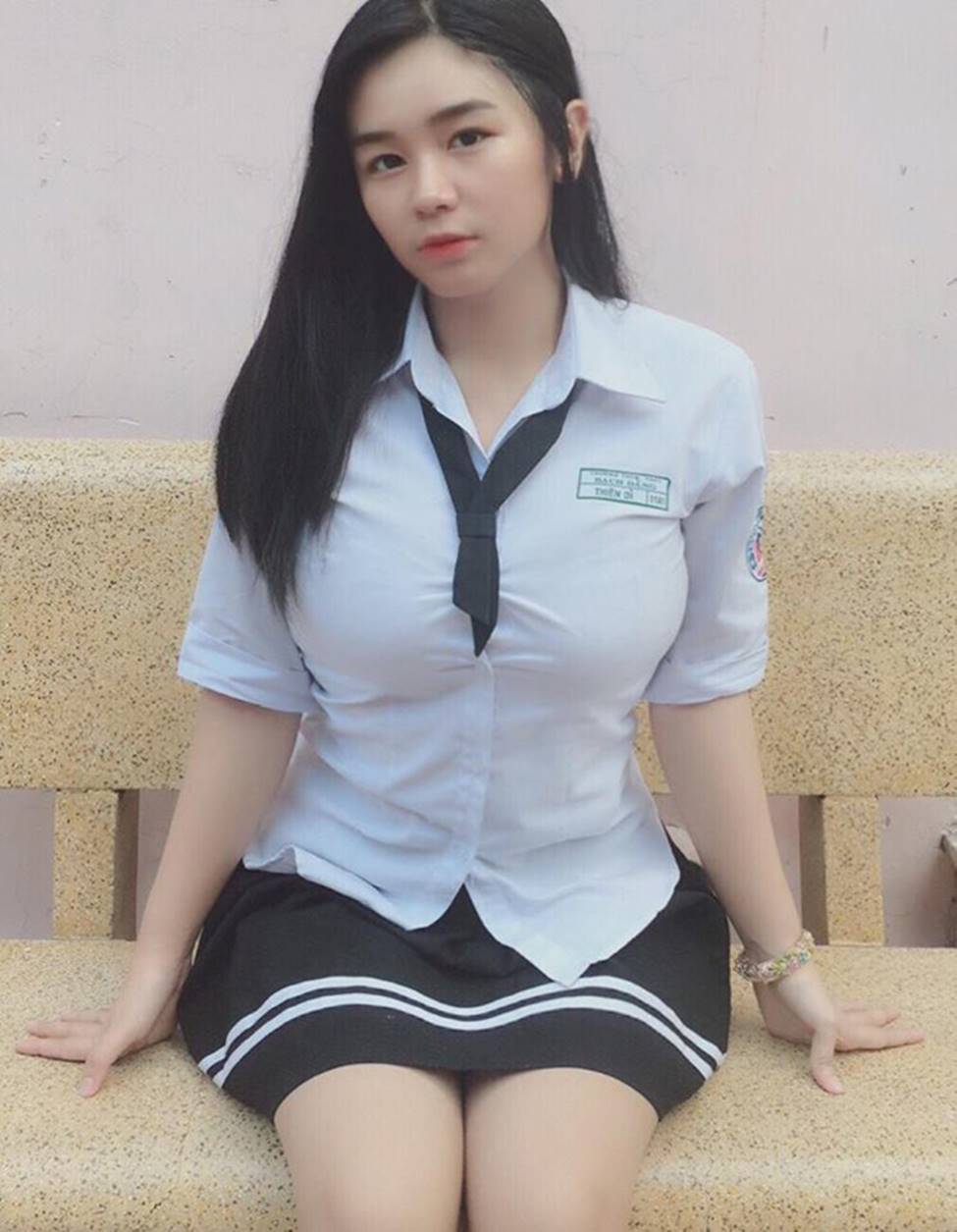 Những cô gái Việt sở hữu vòng 1 hơn mét được báo nước ngoài ca ngợi-12
