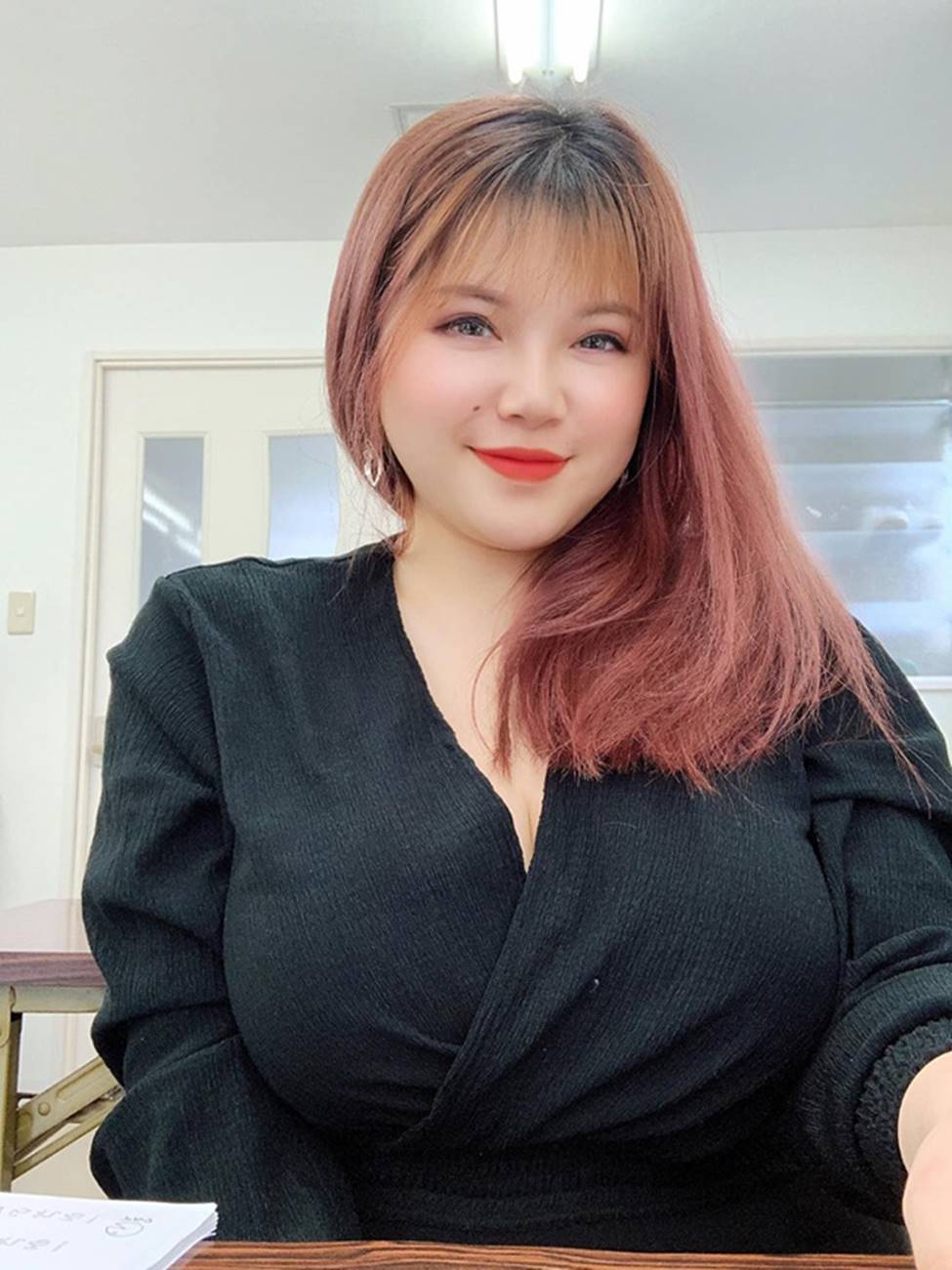 Những cô gái Việt sở hữu vòng 1 hơn mét được báo nước ngoài ca ngợi-20