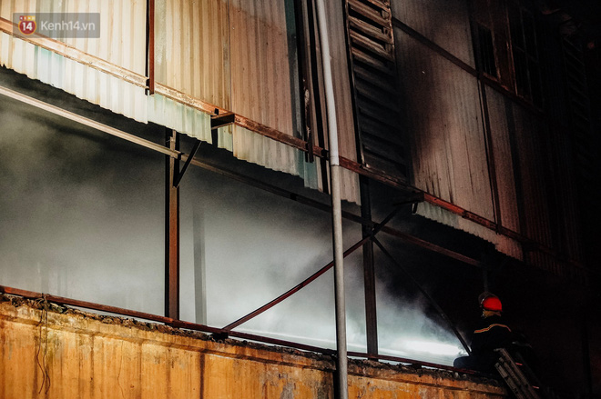 Vụ cháy Rạng Đông” hơn 5 tiếng và tình người dân - người lính trong hoả hoạn: Cảm ơn những chiến sĩ dũng cảm-2