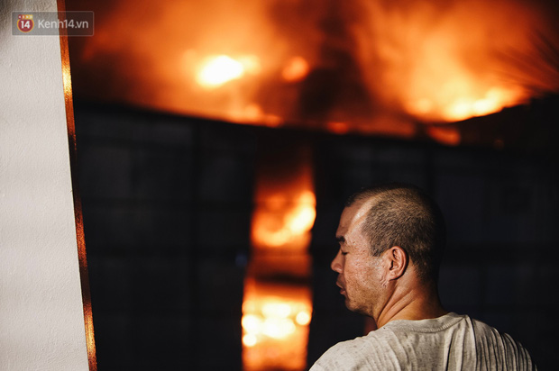 Vụ cháy Rạng Đông” hơn 5 tiếng và tình người dân - người lính trong hoả hoạn: Cảm ơn những chiến sĩ dũng cảm-8