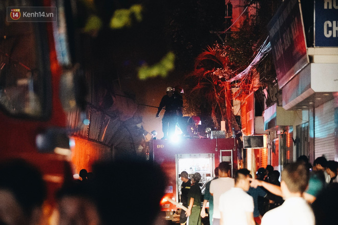 Vụ cháy Rạng Đông” hơn 5 tiếng và tình người dân - người lính trong hoả hoạn: Cảm ơn những chiến sĩ dũng cảm-12