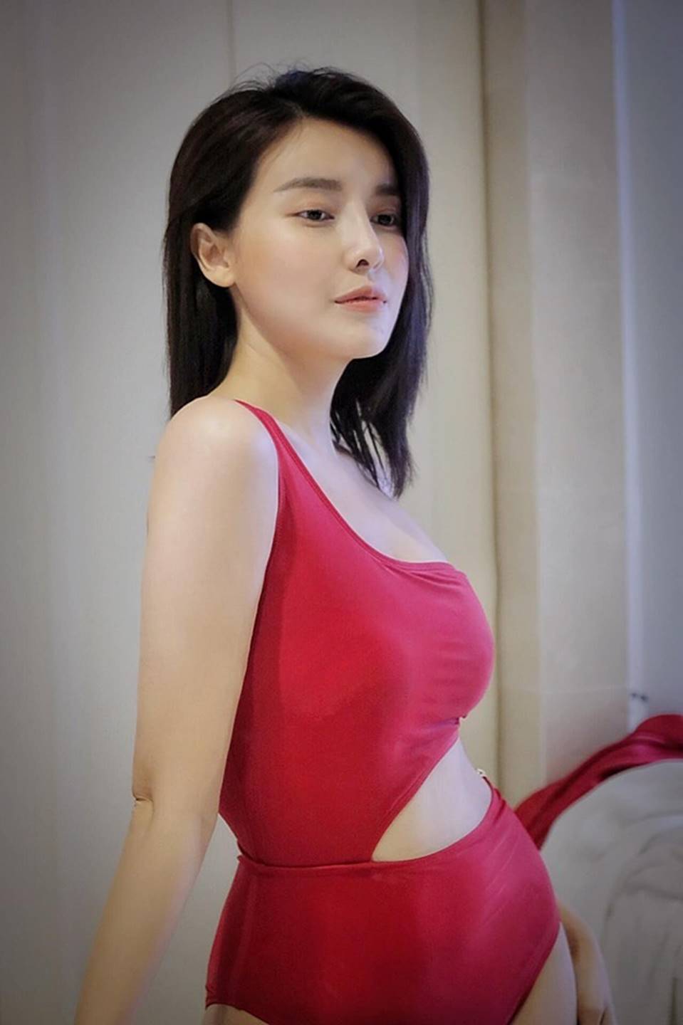 Vẻ gợi cảm của mỹ nhân đóng cảnh nóng táo bạo trong Bán chồng-6