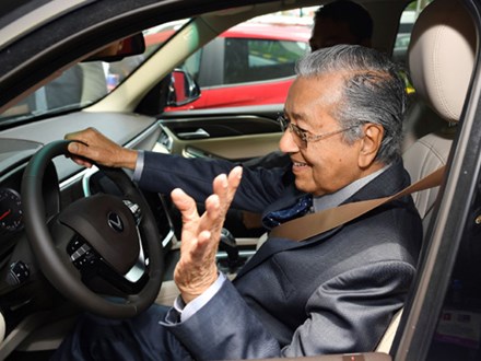 Thủ tướng Mahathir Mohamad: Người luôn ủng hộ công nghiệp ô tô nội địa