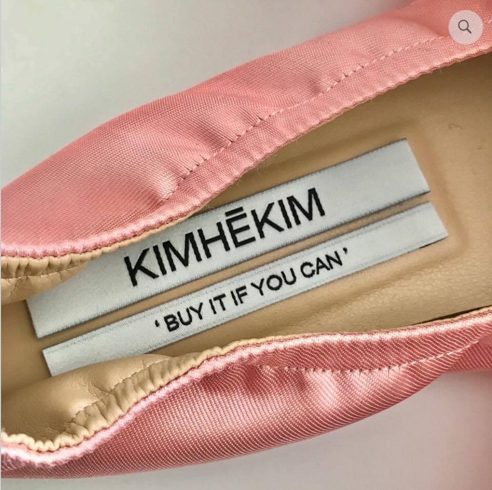 Tín đồ yêu nơ không thể ngó lơ: đôi giày gần 60 triệu đang hot nhất mạng xã hội với chiếc nơ siêu to khổng lồ-7