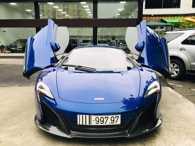 Ngắm siêu xe mui trần màu xanh cực độc, giá hơn 9 tỷ đồng ở Hà Nội-2