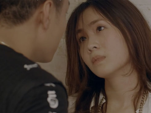 Hoa hồng trên ngực trái: Khuê tự nhận Bảo là bồ, so sánh với chồng Cao hơn anh, đẹp hơn anh, quát to hơn anh!-15