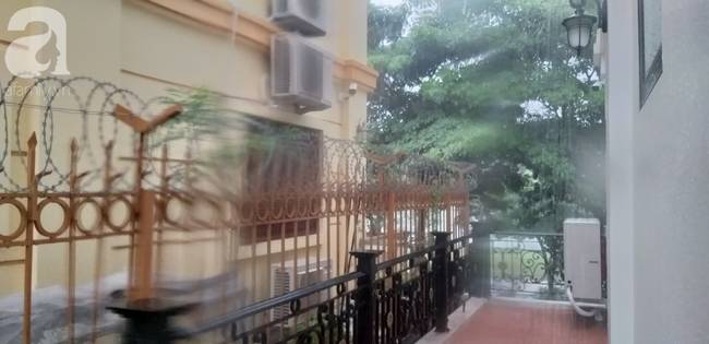 Bão số 4 đang di chuyển vào đất liền, Hà Nội mưa gió khủng khiếp, đã có 1 người chết do cây xanh đè trúng-9