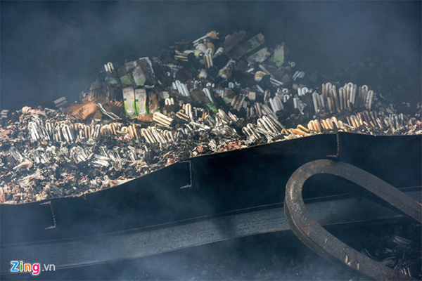 Lo ngại thủy ngân rò rỉ sau vụ cháy Công ty Rạng Đông-1