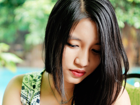 Phát hiện mỗi tháng lương của chồng đều thiếu 2 triệu, tôi lén kiểm tra tài khoản ngân hàng của anh thì sững sờ khi biết người nhận số tiền ấy không hề xa lạ