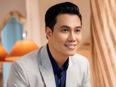 Con trai Việt Anh nghỉ lễ bình yên bên mẹ trong khi bố du lịch nước ngoài một mình-6