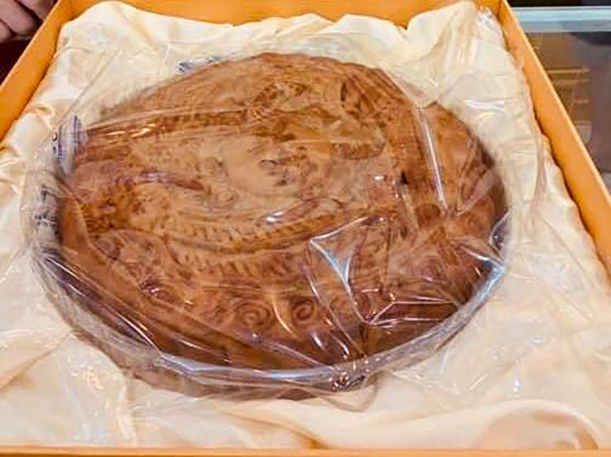 Bánh trung thu siêu to khổng lồ, nặng 4kg, cả nhà ăn không hết-2