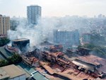 Cuộc sống xung quanh nhà kho Rạng Đông sau vụ cháy: Người lớn cay mắt và khó thở, trẻ nhỏ được sơ tán-18