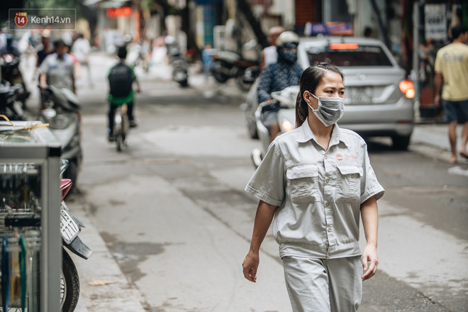 Cuộc sống xung quanh nhà kho Rạng Đông sau vụ cháy: Người lớn cay mắt và khó thở, trẻ nhỏ được sơ tán-11