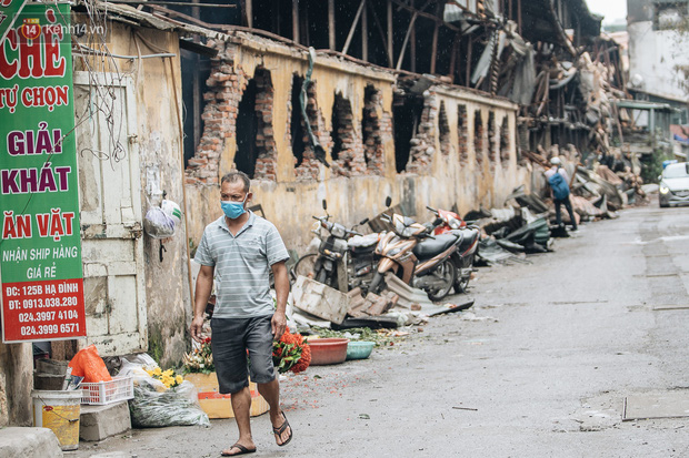Cuộc sống xung quanh nhà kho Rạng Đông sau vụ cháy: Người lớn cay mắt và khó thở, trẻ nhỏ được sơ tán-15