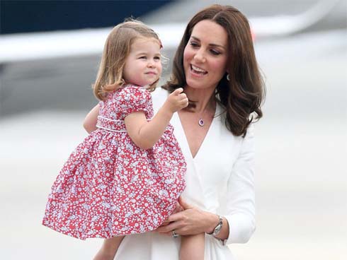 Dù học cùng 1 nơi nhưng ngày đầu tiên đến trường của Công chúa Charlotte sẽ khác xa với Hoàng tử George, lý do nằm ở Công nương Kate-5