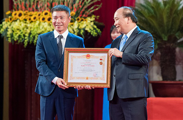 Công Lý chính thức được phong tặng NSND, bạn gái tự hào chia sẻ: Chưa bao giờ tôi thấy anh lo lắng, mừng vui đến thế!-1