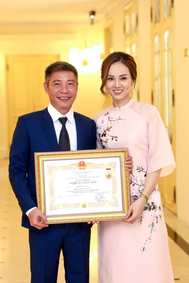 Công Lý chính thức được phong tặng NSND, bạn gái tự hào chia sẻ: Chưa bao giờ tôi thấy anh lo lắng, mừng vui đến thế!-2