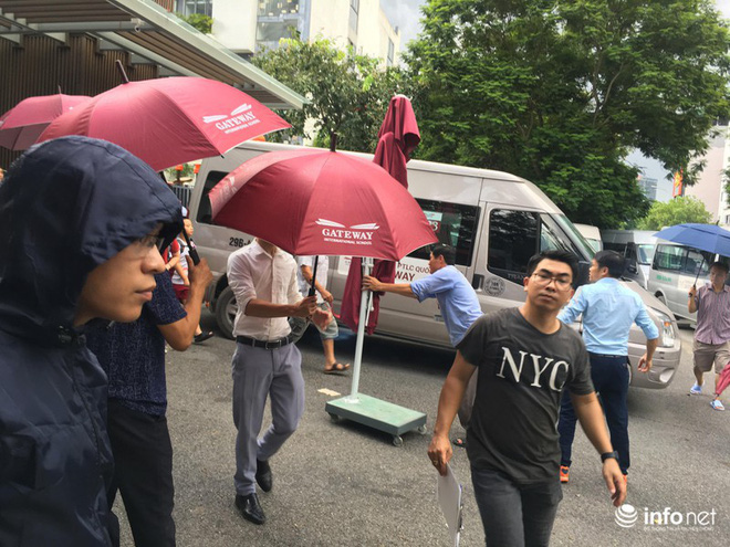 Nóng:&nbsp;Thực nghiệm điều tra vụ bé trai 6 tuổi trường Gateway tử vong, có tài xế Phiến và bà Quy tham gia-10