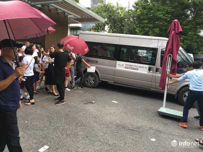Nóng:&nbsp;Thực nghiệm điều tra vụ bé trai 6 tuổi trường Gateway tử vong, có tài xế Phiến và bà Quy tham gia-11