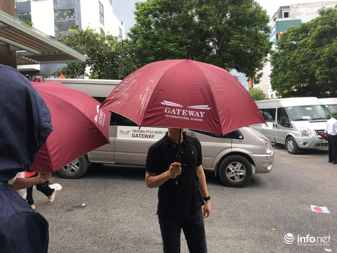 Nóng:&nbsp;Thực nghiệm điều tra vụ bé trai 6 tuổi trường Gateway tử vong, có tài xế Phiến và bà Quy tham gia-12